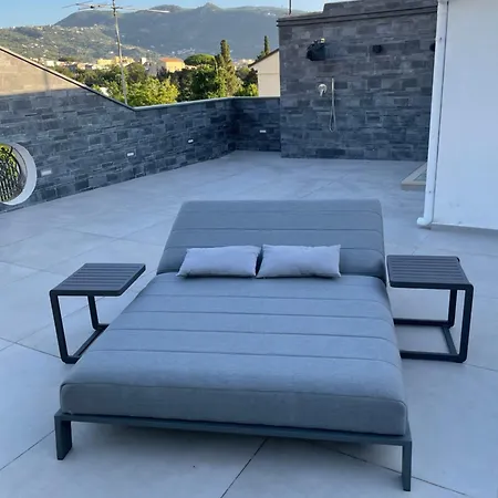 Yourhome - Ac Luxury House Apartment Meta